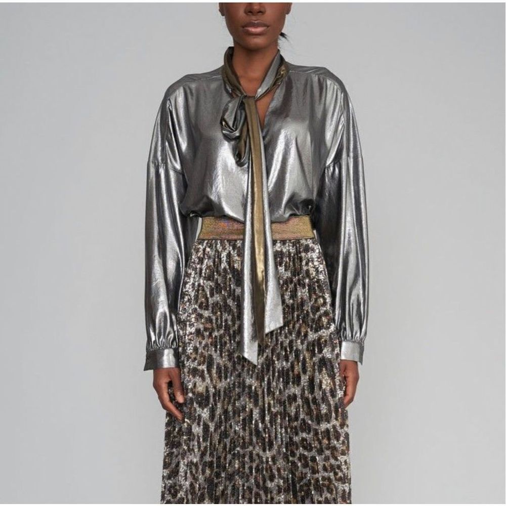 Le Superbe Vintage Gold Pewter Costes Tie Front Blouse Nwt Medium